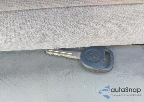 2000 Chevrolet Blazer Ls from USA, damaged, VIN 1GNCS13W5YK192360